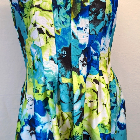 Vince Camuto Pleated Sleeveless Floral Mini Dress Green and Blue Roses - Picture 4 of 13